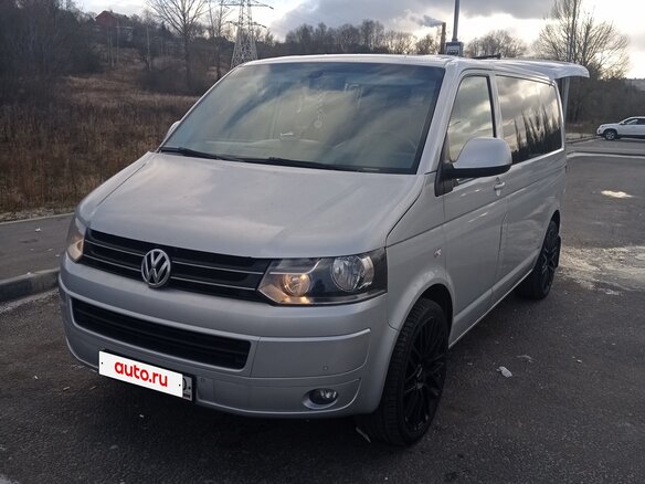 2013 Volkswagen Multivan T5 Рестайлинг, серебристый, 2575000 рублей - вид 1