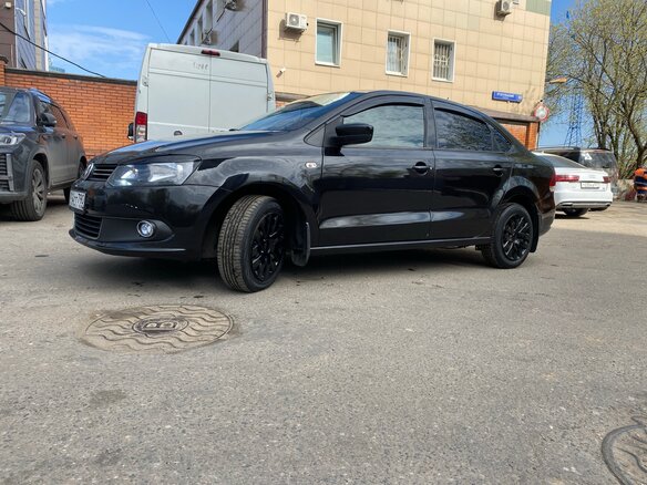 2013 Volkswagen Polo V, чёрный, 590000 рублей