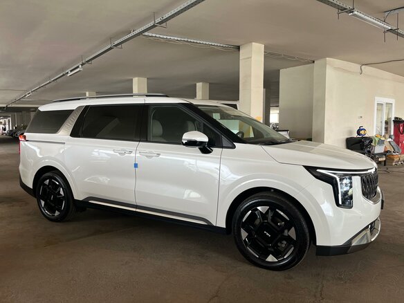 2025 Kia Carnival IV Рестайлинг, белый, 5495000 рублей - вид 16