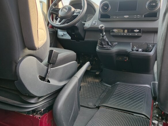 2019 Mercedes-Benz Sprinter, красный, 4500000 рублей - вид 13