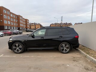 2020 BMW X7 30d I (G07), чёрный, 6790000 рублей, вид 2