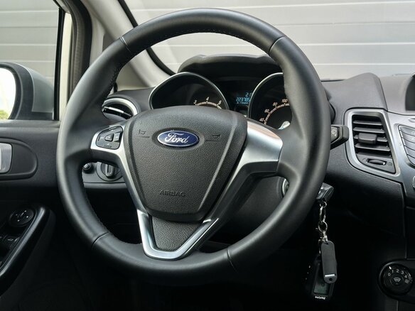 2015 Ford Fiesta Mk6 Рестайлинг, серебристый, 545000 рублей - вид 12