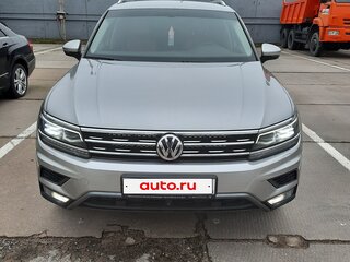 2017 Volkswagen Tiguan II, серебристый, 3250000 рублей, вид 1