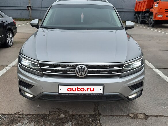 2017 Volkswagen Tiguan II, серебристый, 3250000 рублей