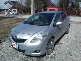 2009 Toyota Belta I, серый, 730000 рублей, вид 4