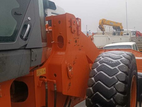 2011 Hitachi ZW220, красный, 2575000 рублей, вид 2
