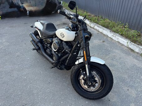 2018 Harley-Davidson Fat Bob, белый, 1600000 рублей, вид 2