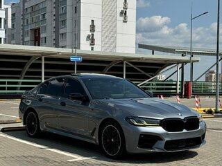 2022 BMW 5 серии 540i xDrive VII (G30/G31/G38) Рестайлинг, серый, 7350000 рублей, вид 5