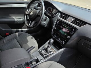 2018 Skoda Octavia III (A7) Рестайлинг, белый, 2150000 рублей, вид 5