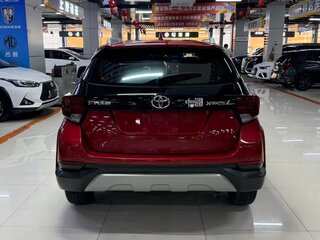 2022 Toyota Yaris L X XP150 Рестайлинг, красный, 940000 рублей, вид 5