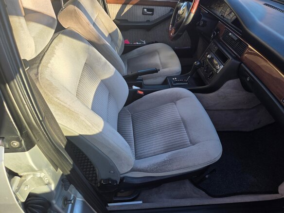 1990 Audi 100 III (C3) Рестайлинг, серебристый, 860000 рублей - вид 15