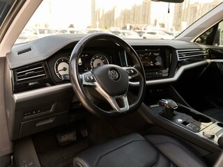 2018 Volkswagen Touareg III, синий, 3798000 рублей, вид 5