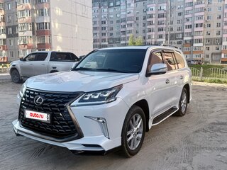 2010 Lexus LX 570 III, белый, 3850000 рублей, вид 2