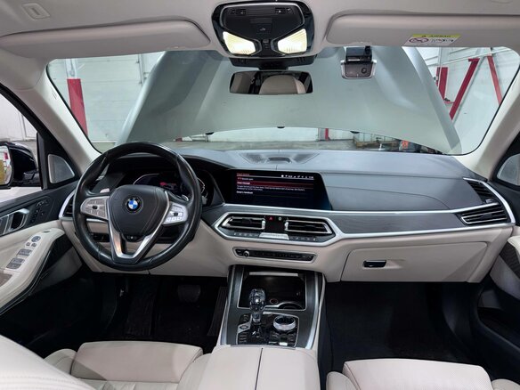 2021 BMW X7 40d I (G07), зелёный, 9800000 рублей - вид 7