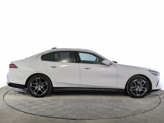 2023 BMW 5 серии 520i VIII (G60/G61/G68), белый, 5850000 рублей, вид 4