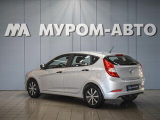 2015 Hyundai Solaris I Рестайлинг, серебристый, 890000 рублей, вид 2