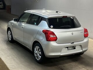 2023 Suzuki Swift V Рестайлинг, серебристый, 816000 рублей, вид 4