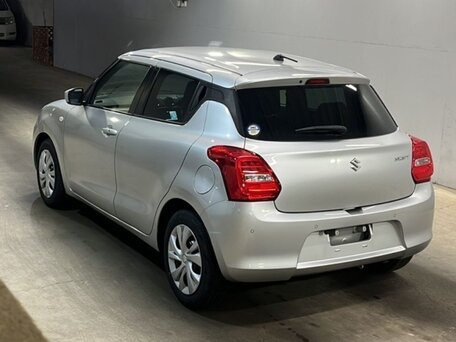 2023 Suzuki Swift V Рестайлинг, серебристый, 816000 рублей, вид 4