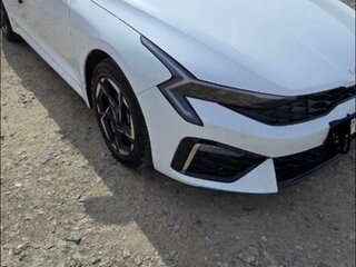 2025 Kia K5 LPi III Рестайлинг, белый, 4000000 рублей, вид 1