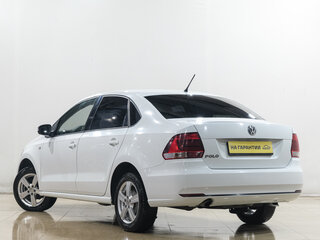 2015 Volkswagen Polo V Рестайлинг, белый, 799000 рублей, вид 4