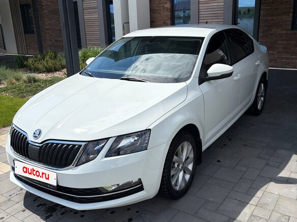 2017 Skoda Octavia III (A7) Рестайлинг, белый, 1000000 рублей - вид 1