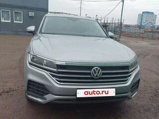 2018 Volkswagen Touareg III, серый, 3900000 рублей, вид 1