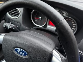 2009 Ford Focus II Рестайлинг, чёрный, 425000 рублей, вид 4