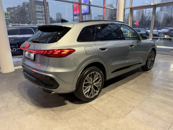 2026 Audi Q5 L III (GU), серый, 6700000 рублей - вид 3