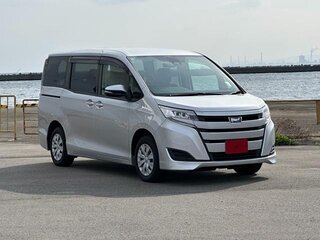 2020 Toyota Noah III (R80) Рестайлинг, серебристый, 1916000 рублей, вид 2