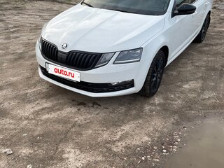 2018 Skoda Octavia III (A7) Рестайлинг, белый, 1600000 рублей, вид 2