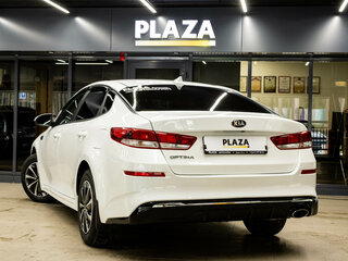 2019 Kia Optima IV Рестайлинг, белый, 1930000 рублей, вид 4