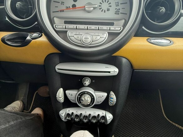 2008 Mini Hatch One II (R56), жёлтый, 750000 рублей - вид 8