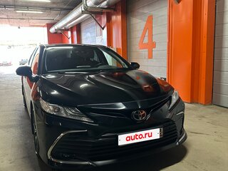 2021 Toyota Camry VIII (XV70) Рестайлинг, чёрный, 3300000 рублей, вид 2