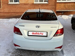 2015 Hyundai Solaris I Рестайлинг, белый, 730000 рублей, вид 4