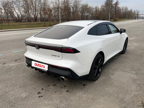 2023 Changan UNI-V I, белый, 2400000 рублей - вид 3