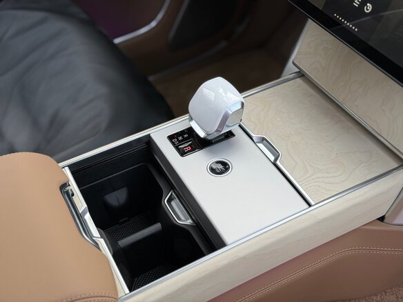 2026 Land Rover Range Rover P615 MHEV V, чёрный, 31000000 рублей - вид 18