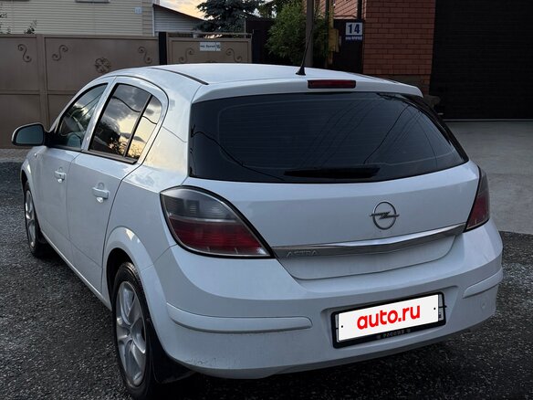 2011 Opel Astra H Рестайлинг, белый, 450000 рублей - вид 6