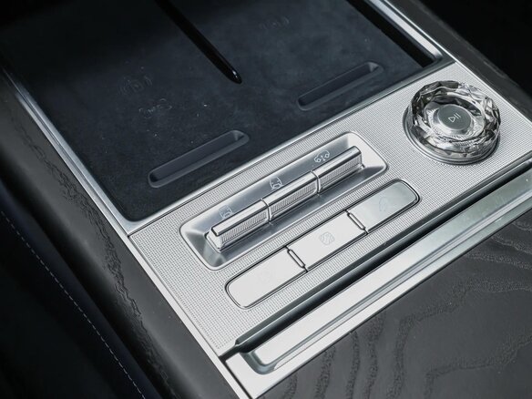 2026 Zeekr 9X 55 kWh (до 3.5 т), белый, 12540000 рублей - вид 12