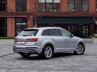2021 Audi Q7 55 TFSI II (4M) Рестайлинг, серебристый, 5690000 рублей, вид 5
