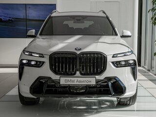 2026 BMW X7 40i I (G07) Рестайлинг, белый, 16480000 рублей, вид 2