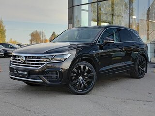 2018 Volkswagen Touareg III, коричневый, 4492800 рублей, вид 1