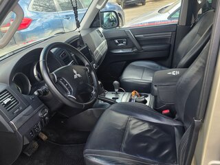 2010 Mitsubishi Pajero IV, бежевый, 2040000 рублей, вид 2