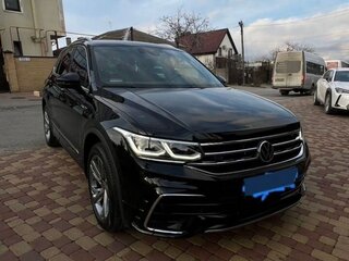 2021 Volkswagen Tiguan II Рестайлинг, чёрный, 3700000 рублей, вид 3