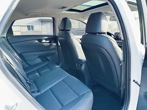 2022 Kia K3 II (China Market) Рестайлинг, белый - вид 10