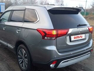 2019 Mitsubishi Outlander III Рестайлинг 3, серый, 2400000 рублей, вид 5