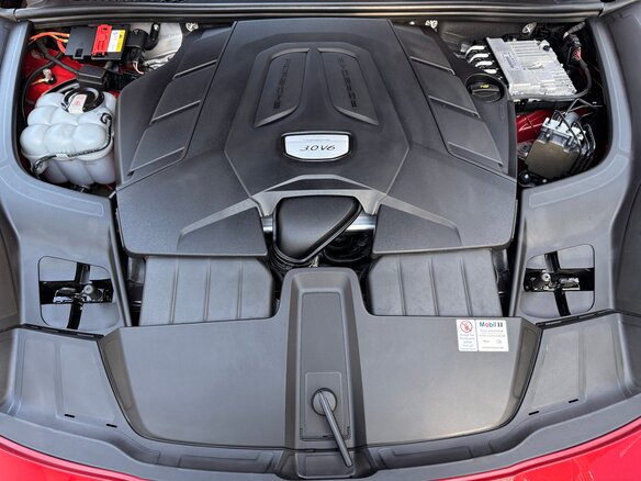 2021 Porsche Cayenne Coupé III, красный, 7987654 рублей - вид 25