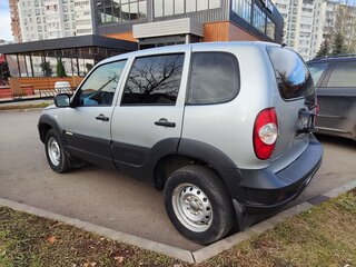 2017 Chevrolet Niva I Рестайлинг, серебристый, 580000 рублей, вид 5