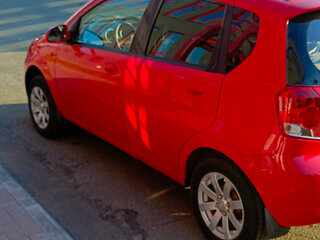 2005 Chevrolet Aveo I, красный, 295000 рублей, вид 2