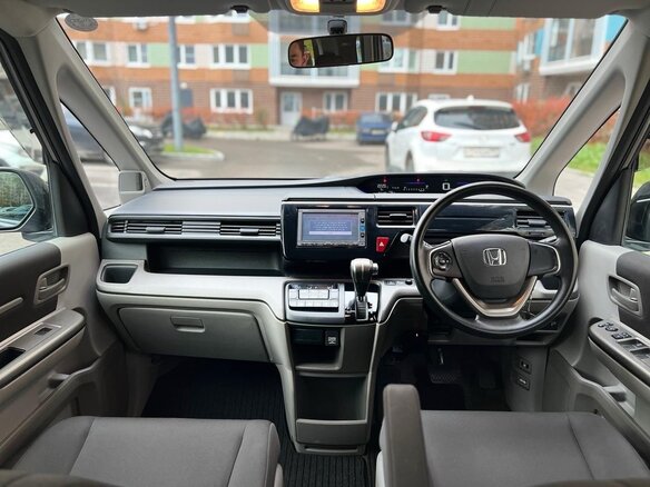 2016 Honda Stepwgn V, серый, 1590000 рублей - вид 9