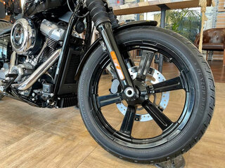 2025 Harley-Davidson Street Bob, чёрный, 2290000 рублей, вид 4